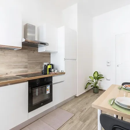 Quarzo Modern Affittacamere 4*